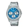 Casio karóra élénk azúrkék számlappal, három ezüstszínű segédszámlappal, bordázott lünettával és fémszíjjal