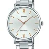 Ezüstös számlapú Casio női karóra rozéarany vonalindexekkel és római számokkal, kerek tokkal és acél karkötővel