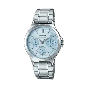 Világoskék számlapos Casio női karóra, három kis segédszámlappal, kerek ezüstszínű tokkal és nemesacél karkötővel